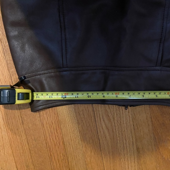 Chic Brown Leather Pencil Skirt - Picture 8 of 9